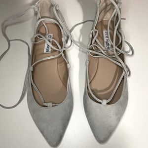 Women’s lace up flat shoes. Steve Madden.